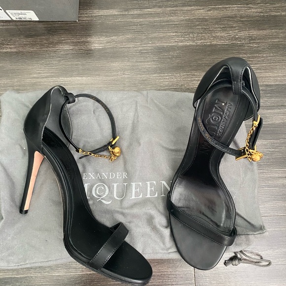 Alexander McQueen Strap Sandal. - Picture 5 of 10